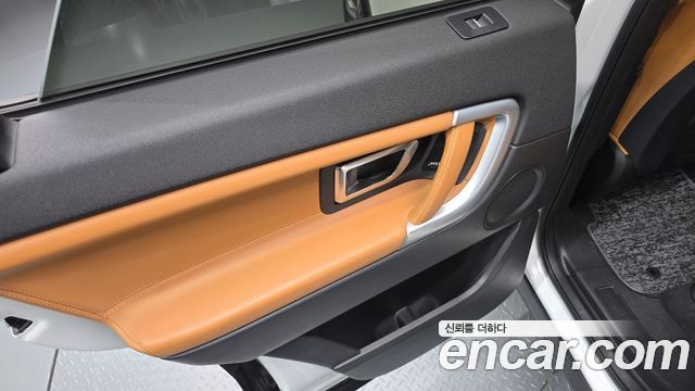 Land Rover Discovery Sport 2018 — photo 15