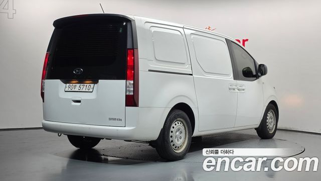 Hyundai Staria 2022 — photo 2