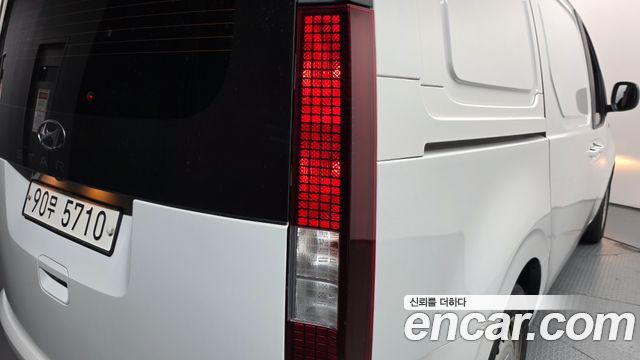 Hyundai Staria 2022 — photo 9