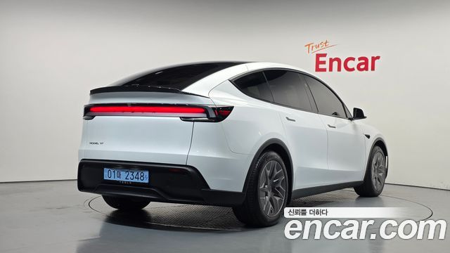 Tesla Model Y 2026 — photo 2