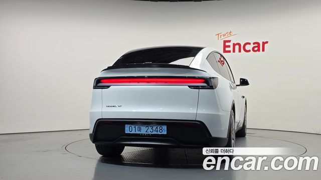 Tesla Model Y 2026 — photo 4