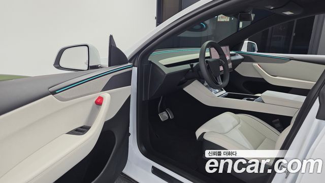 Tesla Model Y 2026 — photo 13