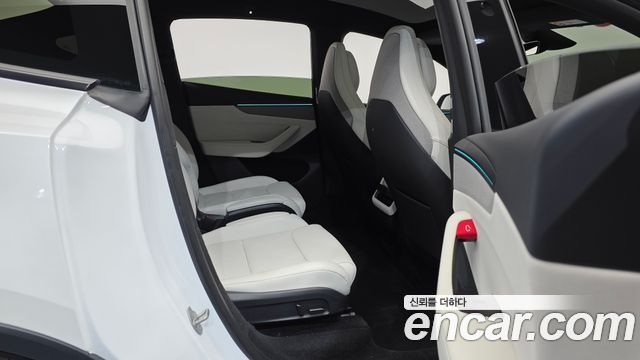Tesla Model Y 2026 — photo 18
