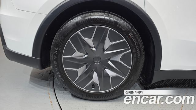 Tesla Model Y 2026 — photo 7