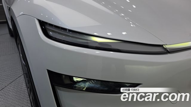Tesla Model Y 2026 — photo 8