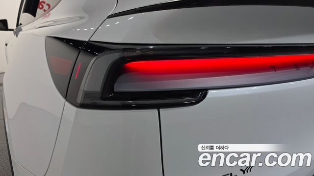 Tesla Model Y 2026 — photo 9