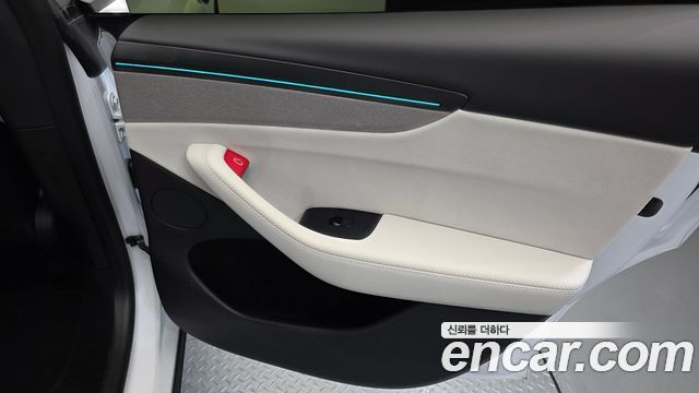 Tesla Model Y 2026 — photo 15