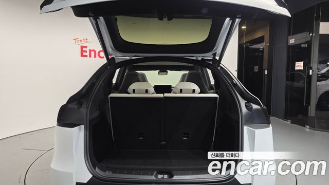 Tesla Model Y 2026 — photo 27