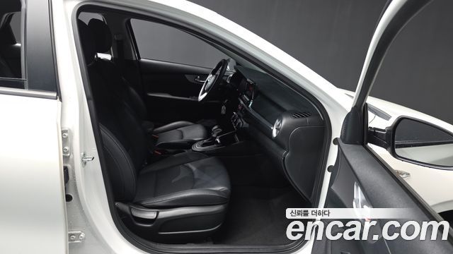 Kia K3 2022 — photo 11