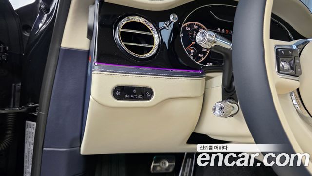 Bentley Flying Spur 2022 — photo 22