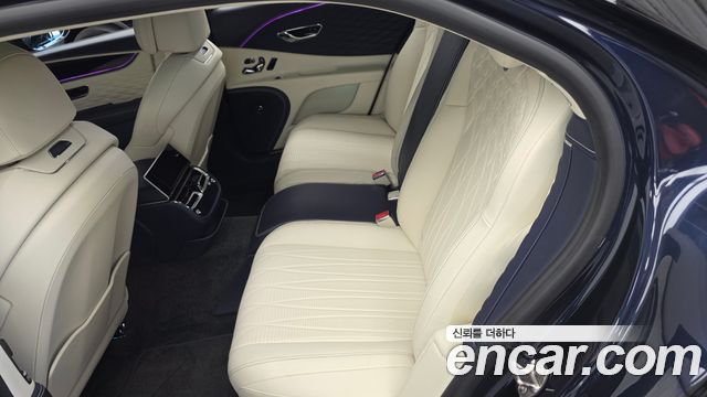 Bentley Flying Spur 2022 — photo 16