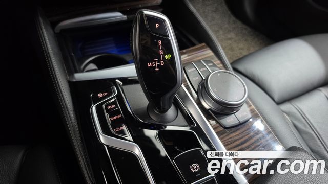 BMW 5-Series 2022 — photo 12