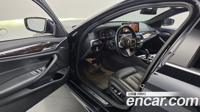BMW 5-Series 2022 — photo 13