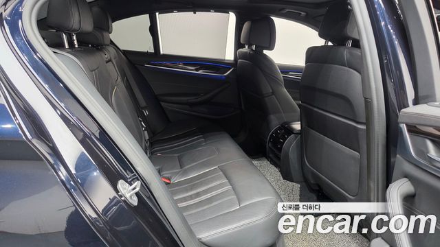 BMW 5-Series 2022 — photo 17