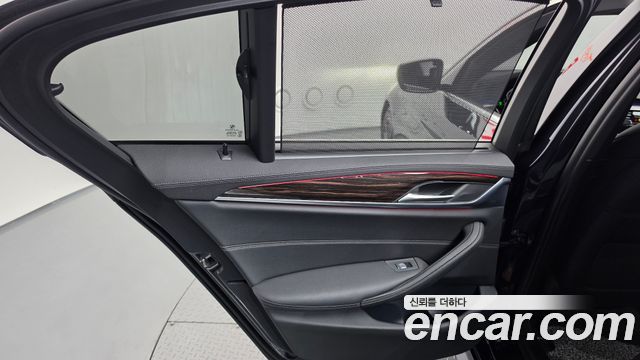 BMW 5-Series 2022 — photo 15