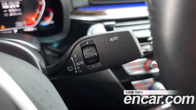 BMW 5-Series 2022 — photo 29