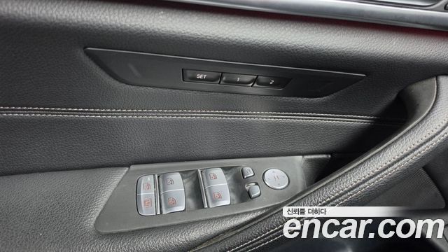 BMW 5-Series 2022 — photo 30