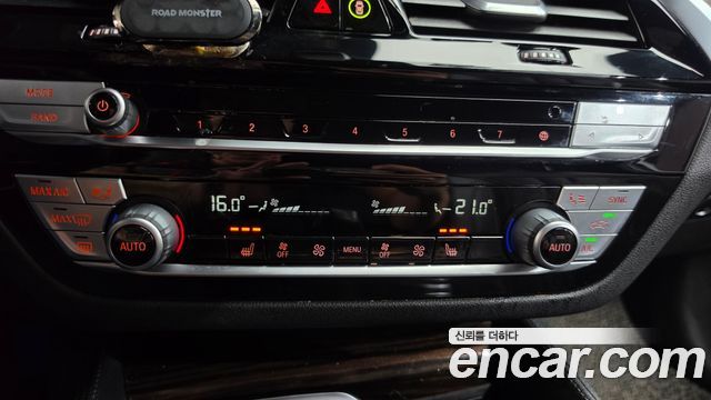 BMW 5-Series 2022 — photo 33