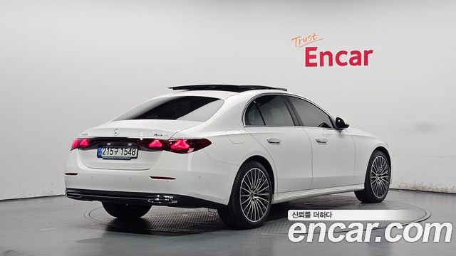 Mercedes-Benz E-Class 2024 — photo 2