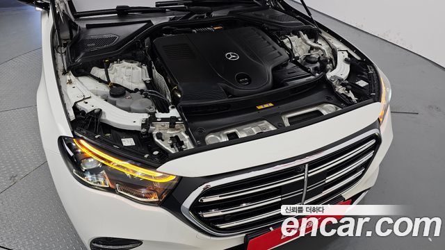 Mercedes-Benz E-Class 2024 — photo 6