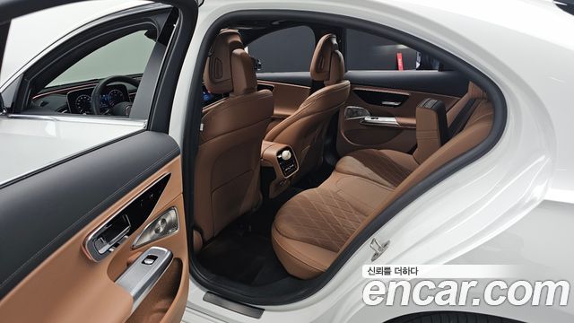 Mercedes-Benz E-Class 2024 — photo 19