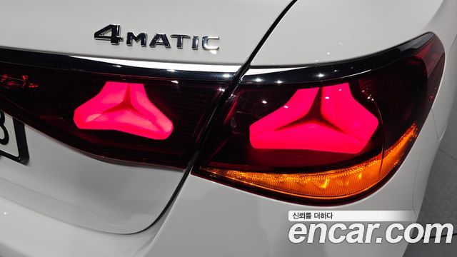 Mercedes-Benz E-Class 2024 — photo 9