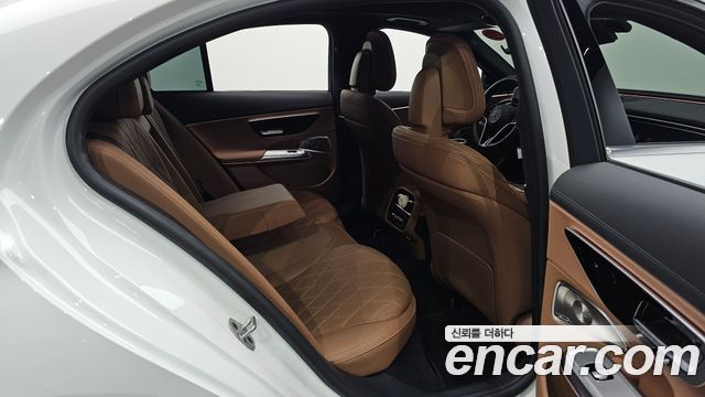 Mercedes-Benz E-Class 2024 — photo 16