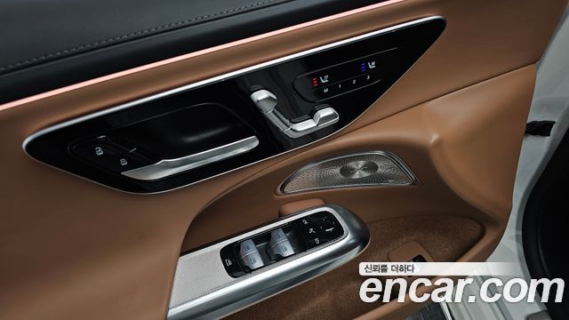 Mercedes-Benz E-Class 2024 — photo 28