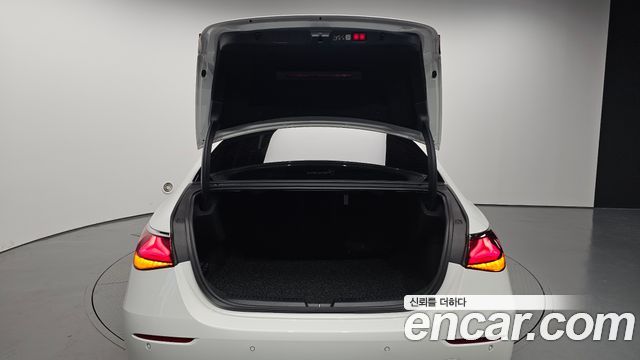Mercedes-Benz E-Class 2024 — photo 31