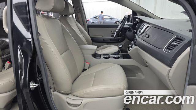 Kia Canival 2019 — photo 17