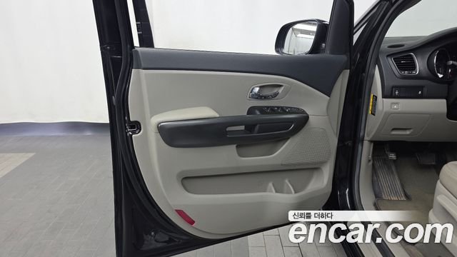 Kia Canival 2019 — photo 14