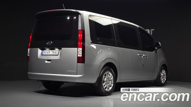 Hyundai Staria 2023 — photo 2