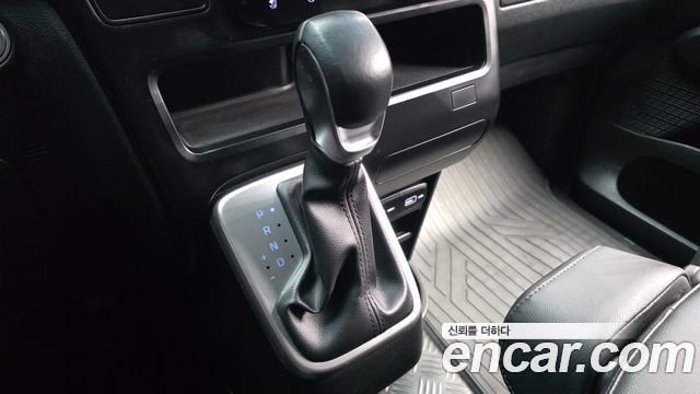 Hyundai Staria 2023 — photo 9