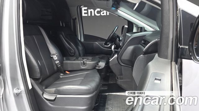 Hyundai Staria 2023 — photo 11