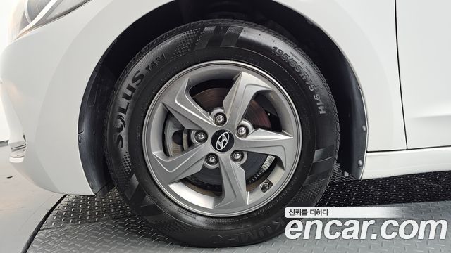 Hyundai AVANTE 2018 — photo 5