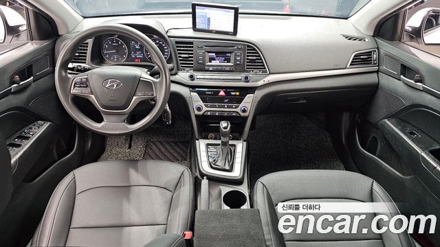 Hyundai AVANTE 2018 — photo 10