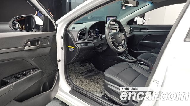 Hyundai AVANTE 2018 — photo 13