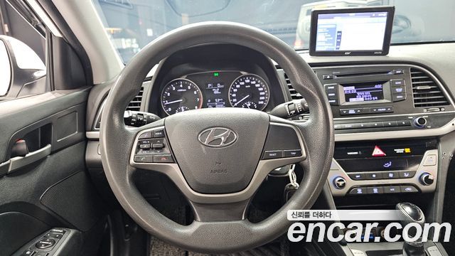 Hyundai AVANTE 2018 — photo 19