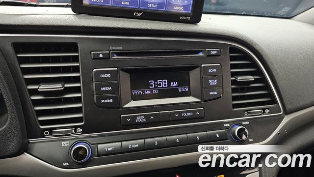 Hyundai AVANTE 2018 — photo 21