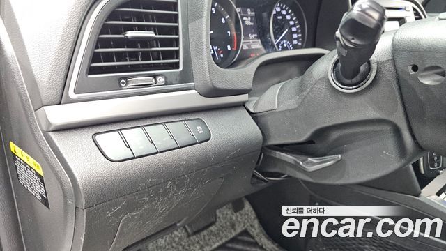 Hyundai AVANTE 2018 — photo 23