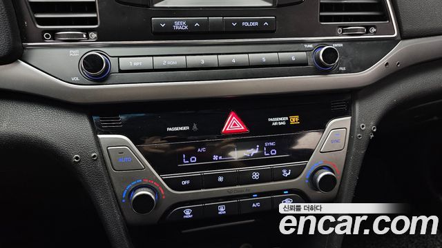Hyundai AVANTE 2018 — photo 25