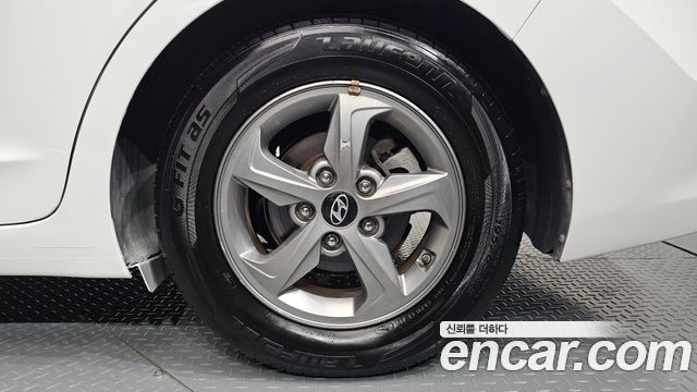 Hyundai AVANTE 2018 — photo 7
