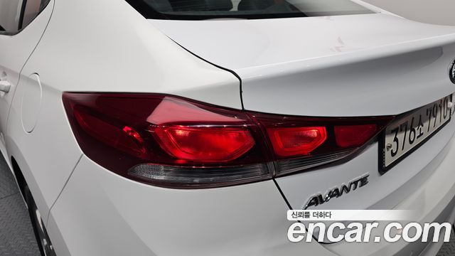 Hyundai AVANTE 2018 — photo 9