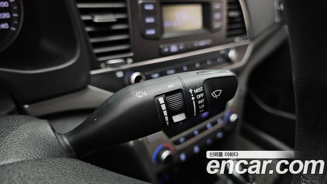 Hyundai AVANTE 2018 — photo 30