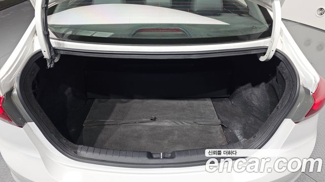 Hyundai AVANTE 2018 — photo 31