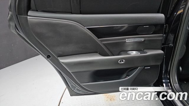 Genesis G90 2022 — photo 15