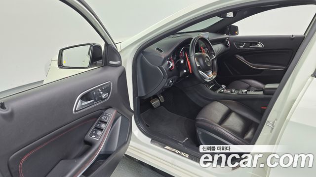 Mercedes-Benz A-Class 2016 — photo 10