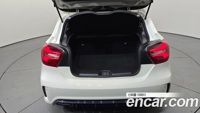 Mercedes-Benz A-Class 2016 — photo 17