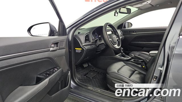 Hyundai AVANTE 2018 — photo 10