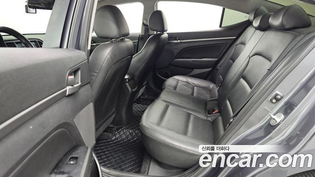 Hyundai AVANTE 2018 — photo 12